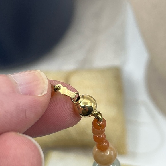 Vintage 14K Beaded Necklace Featuring Jade, Carnelian, and White Stones - Picture 11 of 17